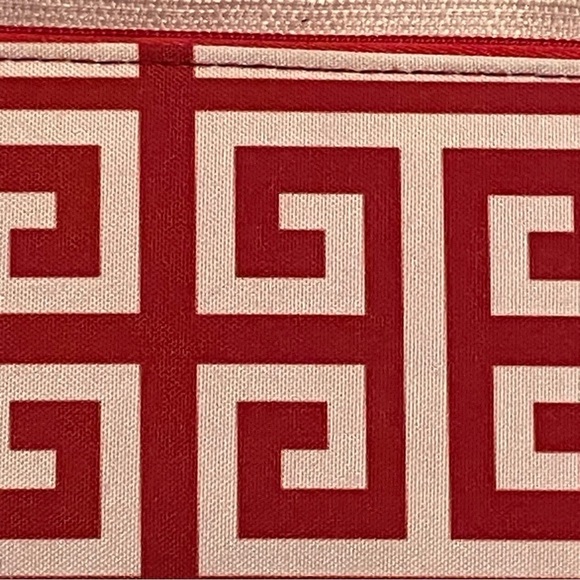 Wallet 2 Moda Red White Canvas Clutch Compartments Zip Closure NWT - Picture 2 of 3